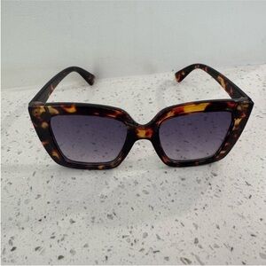 Tortoiseshell Square Sunglasses - Women